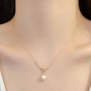 GOLIC Gold Pearl Knot Necklace